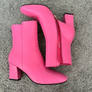 Hot pink boots, size 8
2.5” heel